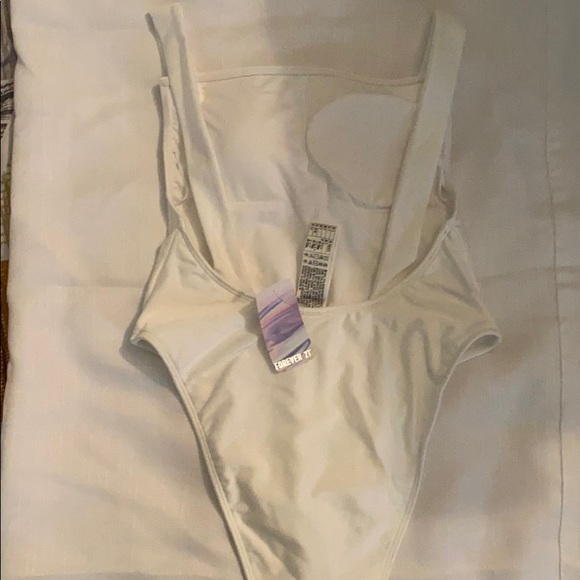 Bathing suite - Picture 3 of 5